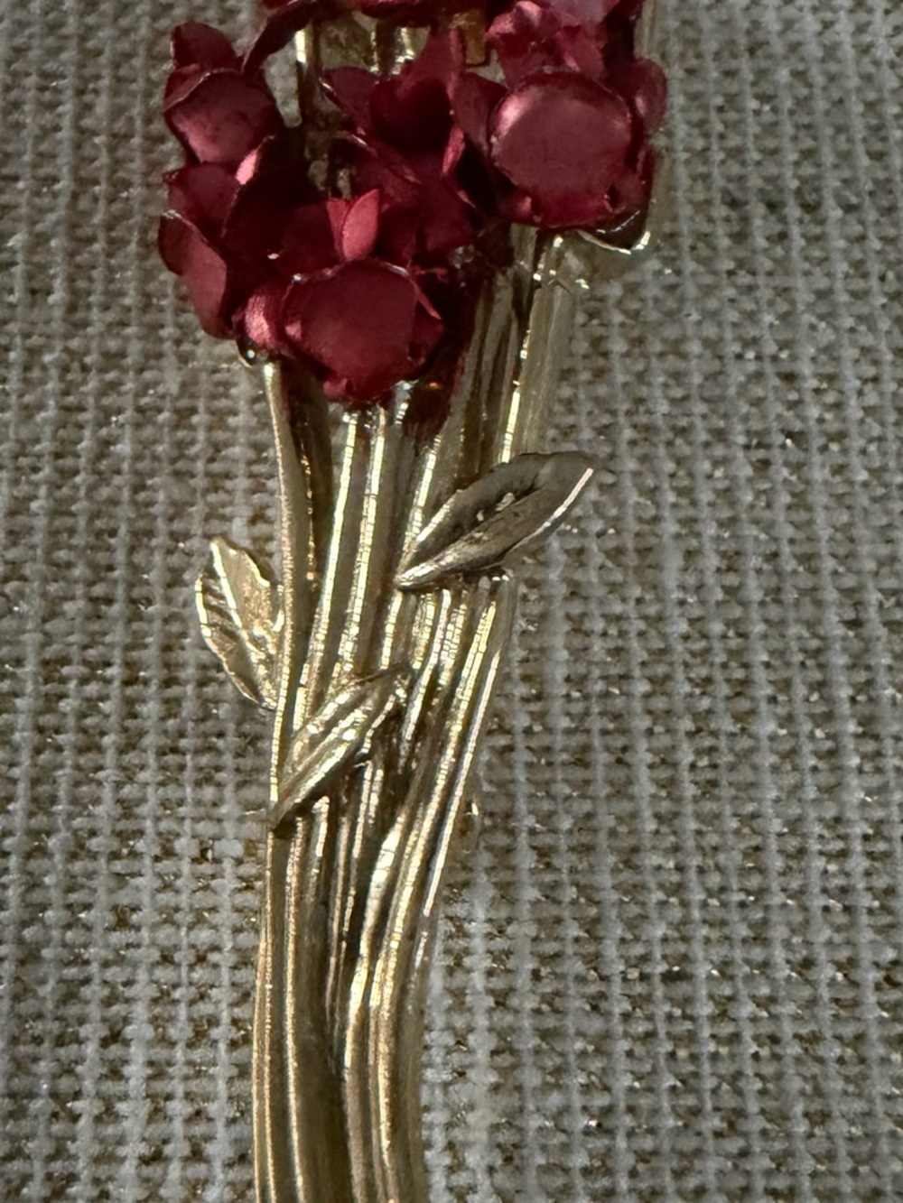 Vintage Danbury Mint Gold-Tone Bouquet Flower Brooch with Red Petals - Picture 2 of 5
